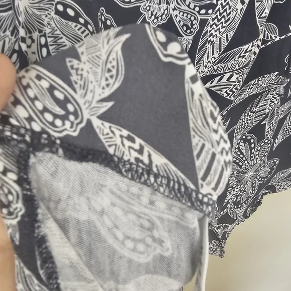 LOFT Petites MP Floral Blouse Black White Lightweight Short Sleeve V-Neck - Picture 5 of 14